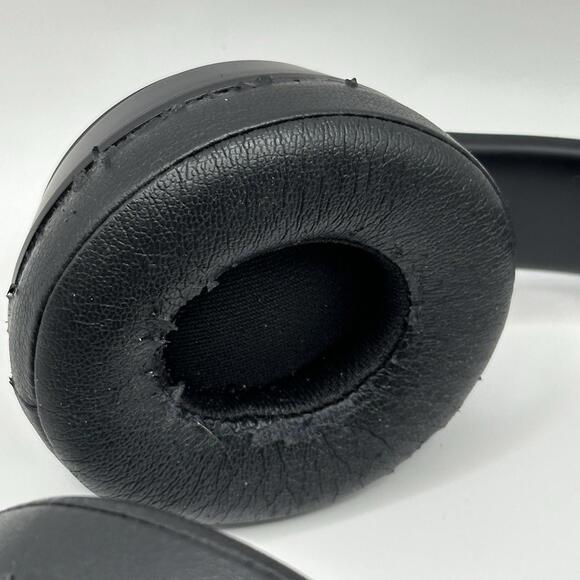Beats by Dr. Dre Solo3 Bluetooth Wireless On-Ear Headphones - Black - Picture 8 of 9